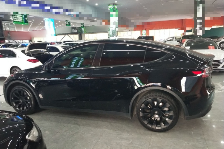 特斯拉 Model Y 2022款 改款 后轮驱动版车身外观4