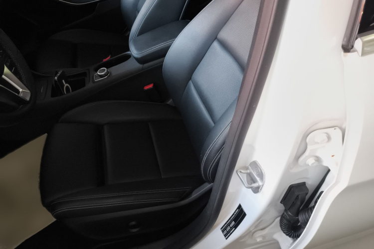 奔驰GLA 2016款 GLA 200 时尚型局部细节19