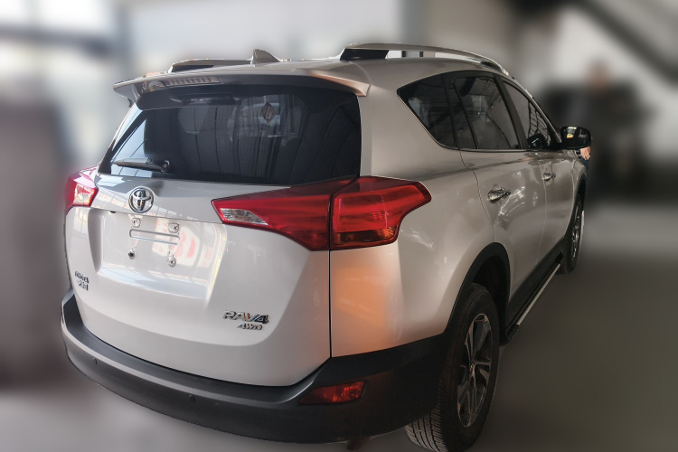 丰田 RAV4荣放 2015款 2.0L CVT四驱新锐版车身外观7