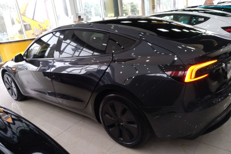 特斯拉 Model 3 2023款 后轮驱动版车身外观4