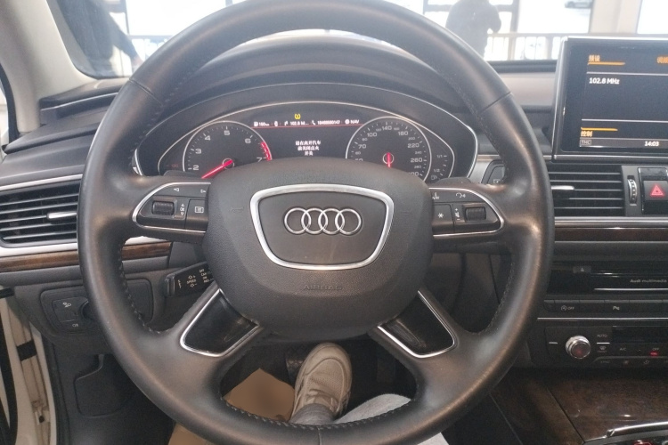 奥迪A6L 2016款 30 FSI 舒适型中控内饰13