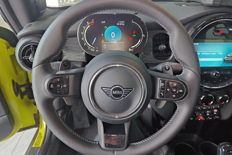 MINI 2023款 改款 2.0T COOPER S CABRIO 艺术家中控内饰13