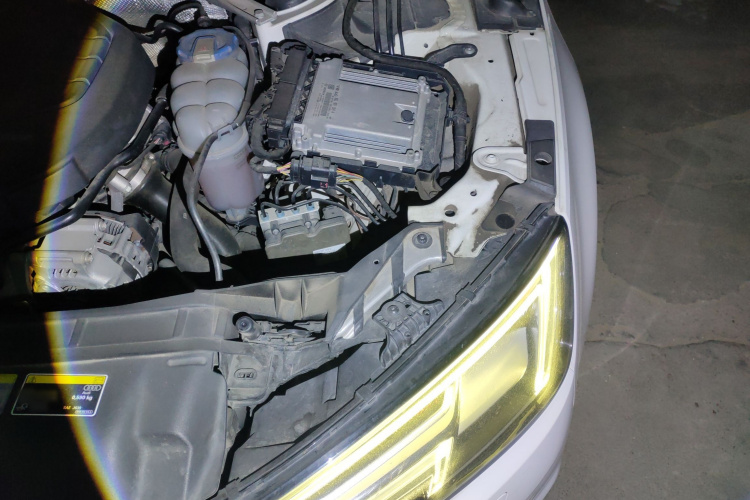 奥迪A4L 2018款 30周年年型 40 TFSI 进取型局部细节9007