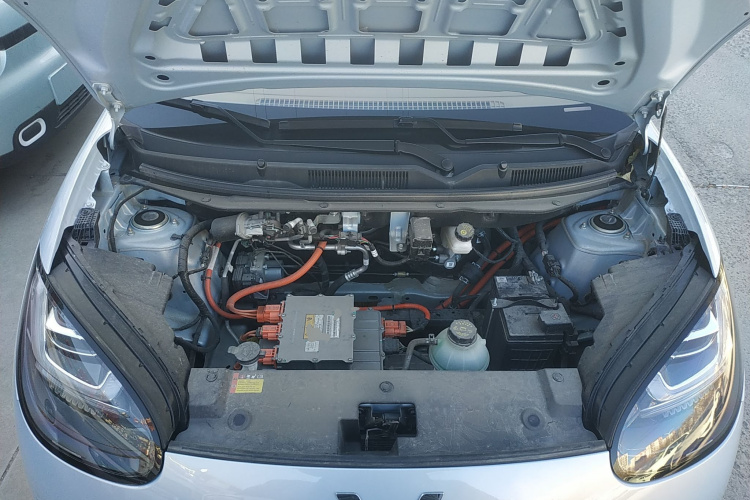 五菱汽车 五菱缤果 2025款 410km 灵犀尊享款机舱底盘24