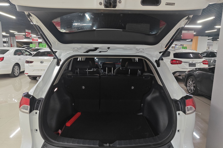 丰田 锋兰达 2023款 2.0L CVT精英版局部细节23