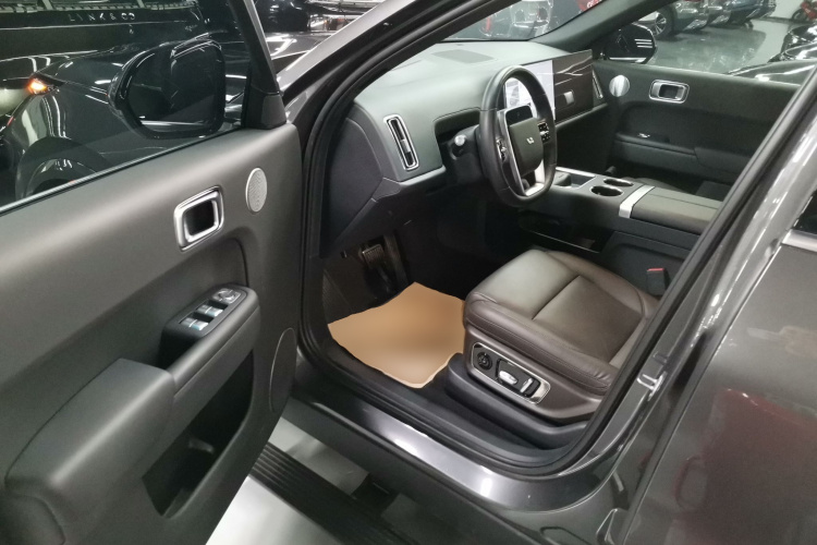 理想汽车 理想L9 2022款 Max中控内饰20