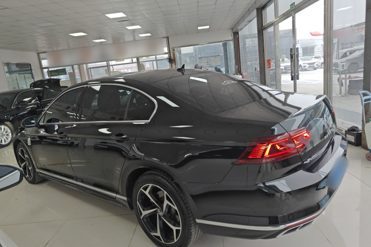 大众 迈腾 2023款 200万辆纪念版 330TSI DSG领先型车身外观6003