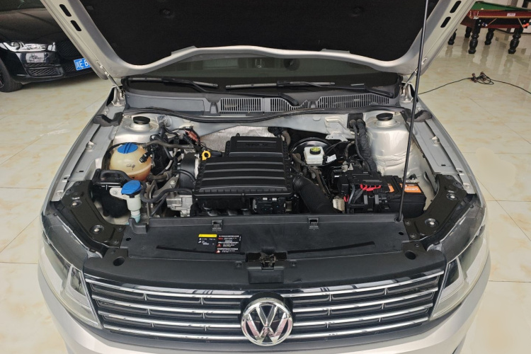 大众 朗逸 2017款 1.6L 自动舒适版机舱底盘24