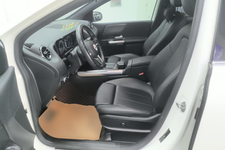 奔驰B级 2021款 B 200 时尚型中控内饰19