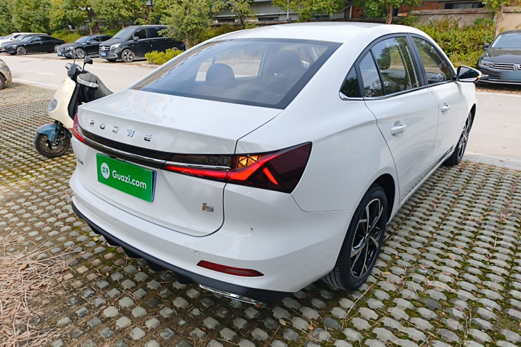 荣威i5 2023款 1.5L CVT尊荣版车身外观6005