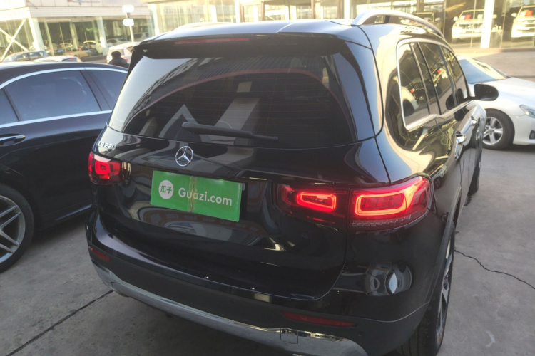 奔驰GLB 2022款 GLB 220 时尚型车身外观6