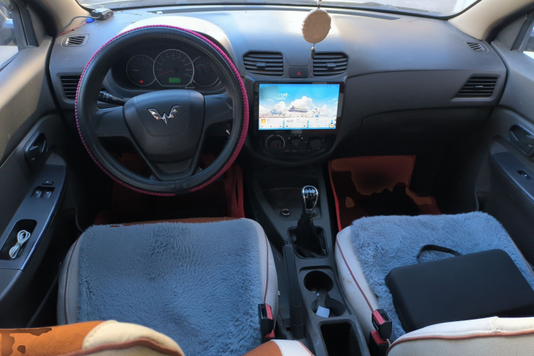 五菱汽车 五菱宏光 2015款 1.5L S 基本型国V中控内饰12