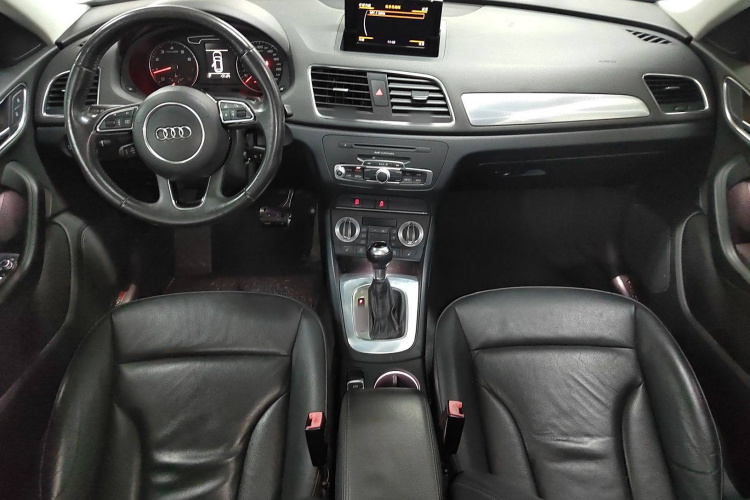 奥迪Q3 2013款 35 TFSI 舒适型中控内饰7002