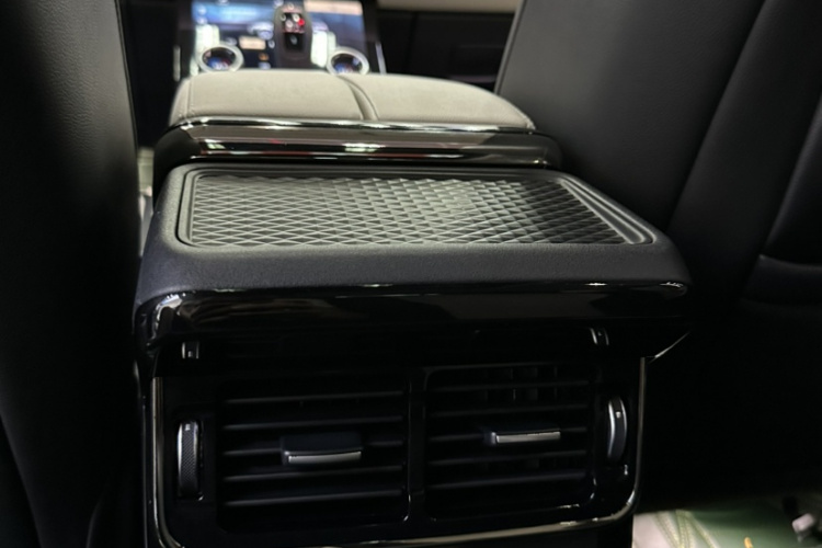 路虎 揽胜极光 2021款 极光L 249PS R-Dynamic First edition 首发版局部细节9005