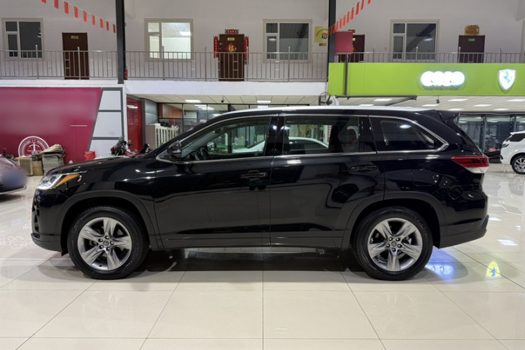 丰田 汉兰达 2018款 2.0T 四驱尊贵版 7座 国VI车身外观6006