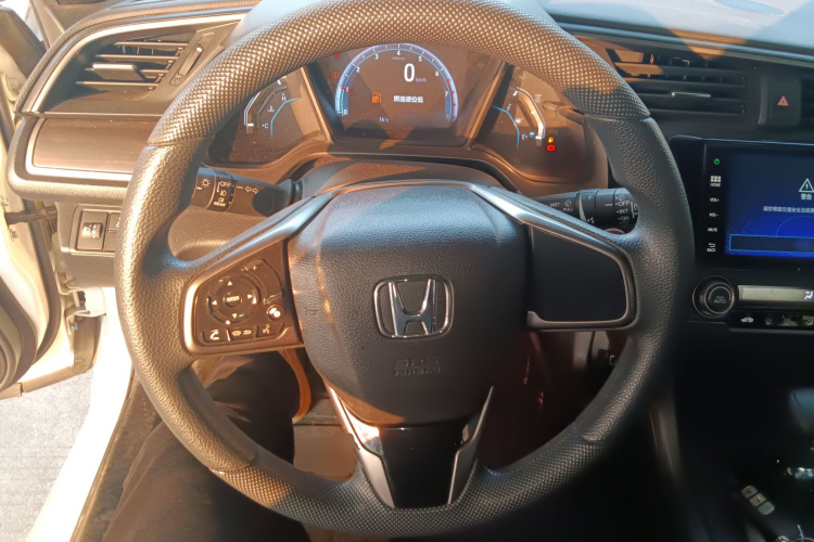 本田 思域 2021款 HATCHBACK 220TURBO CVT新锐控局部细节13
