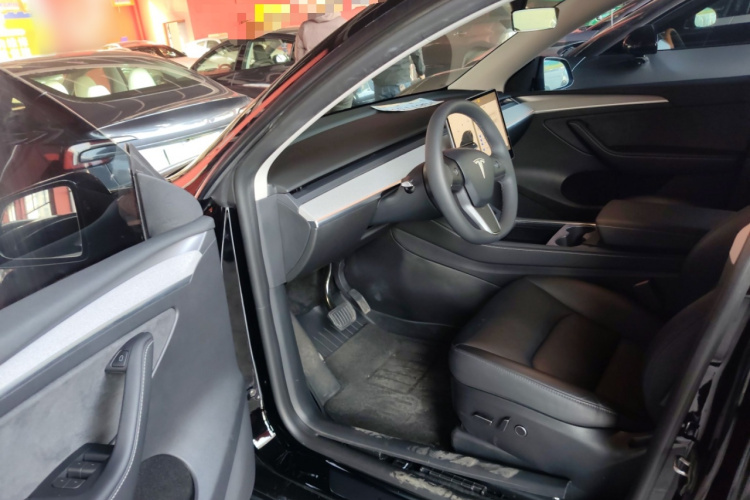 特斯拉 Model Y 2023款 长续航全轮驱动版中控内饰20