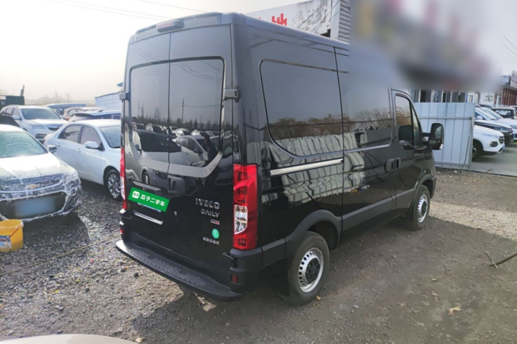 依维柯欧胜 2021款 2.0T 手动超瑞短轴高顶侧拉门F1A车身外观7