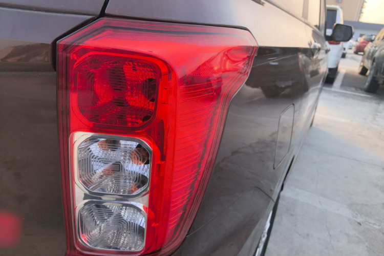 五菱汽车 五菱宏光 2019款 1.5L S舒适型国VI LAR车身外观9