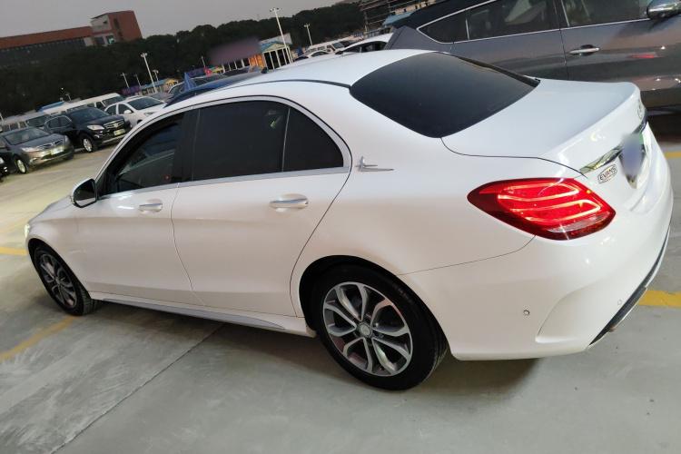 奔驰C级 2015款 改款 C 180 L 运动型车身外观4