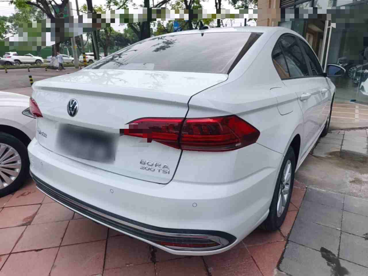车辆右后45度视角展示