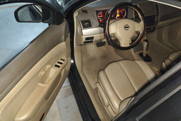 日产 轩逸 2012款 经典 1.6XL 自动豪华版中控内饰7003