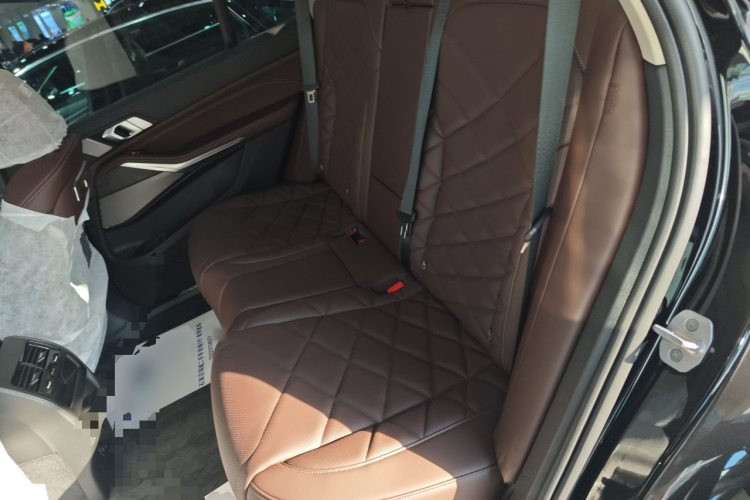 宝马X5 2025款 xDrive 30Li 尊享型M运动曜夜套装中控内饰21