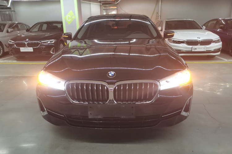 宝马5系 2022款 改款二 525Li 豪华套装车身外观2