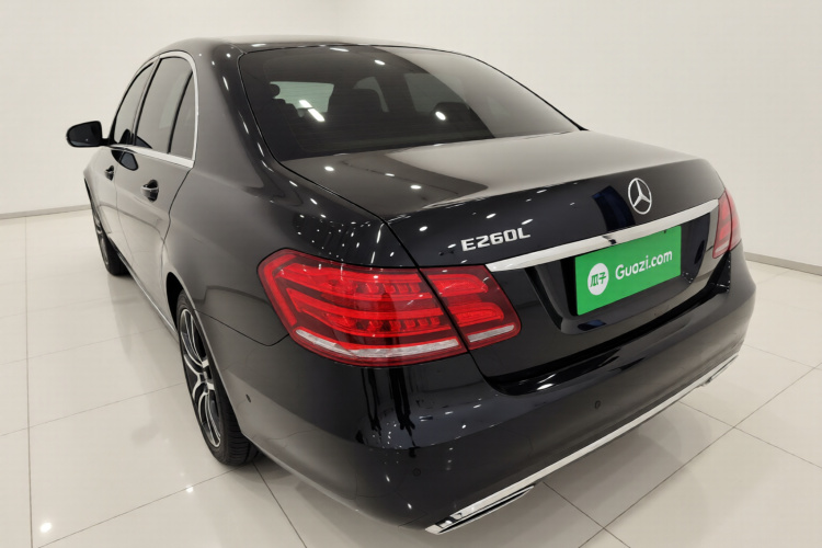 奔驰E级 2015款 E 200 L 运动型车身外观5