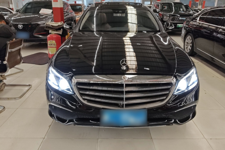 奔驰E级 2019款 E 300 L 运动豪华型车身外观2