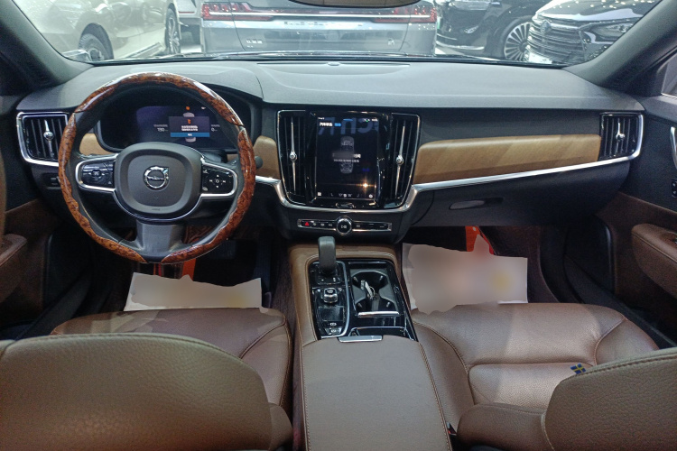 沃尔沃S90新能源 2021款 T8 E驱混动 智逸豪华版中控内饰7002