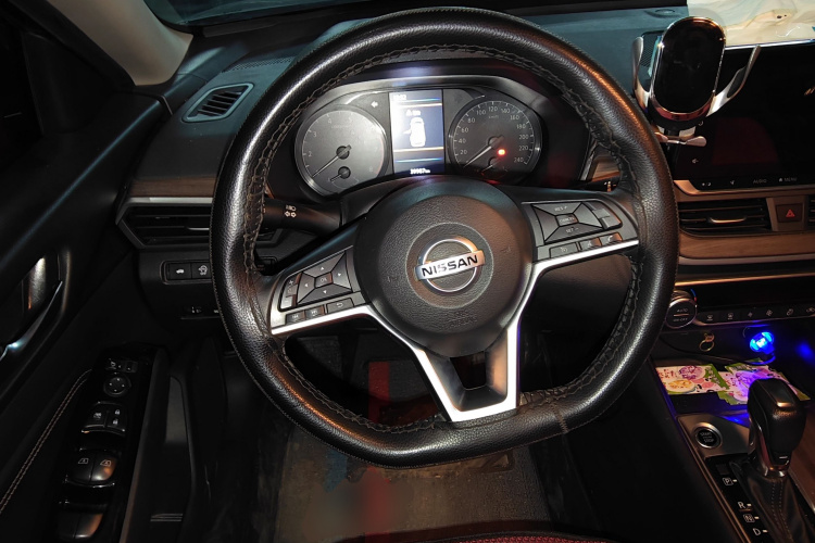 日产 天籁 2021款 2.0L XL 舒适版中控内饰13