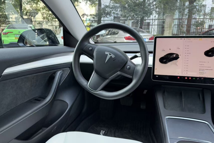 特斯拉 Model 3 2022款 后轮驱动版中控内饰7008