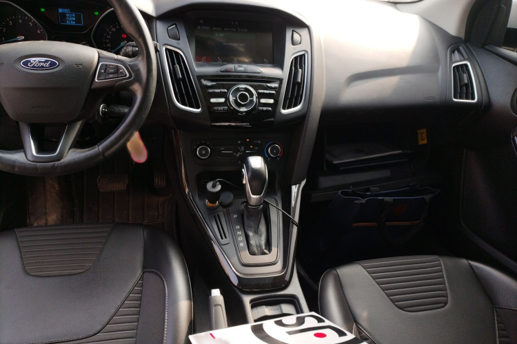 福特 福克斯 2018款 两厢经典 1.6L 自动风尚型智行版局部细节18