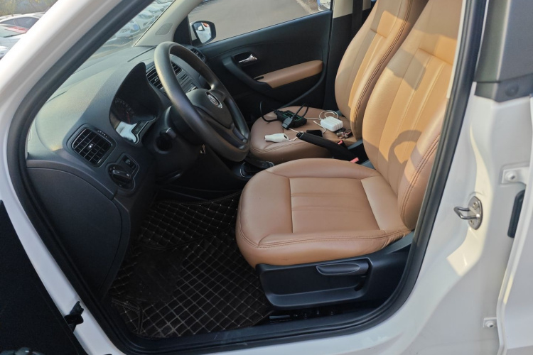 大众 Polo 2016款 1.4L 自动风尚型中控内饰19