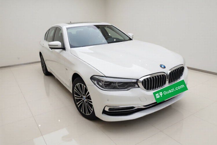 宝马5系 2018款 改款 530Li 尊享型 豪华套装车身外观3