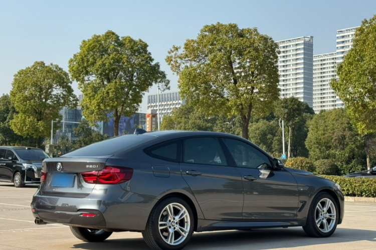 宝马3系GT 2020款 320i M运动套装车身外观6005