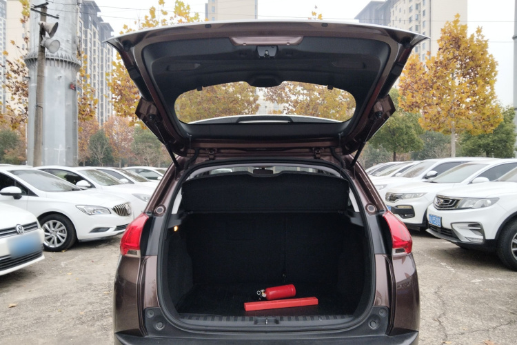 标致2008 2014款 1.6L 自动时尚版机舱底盘23