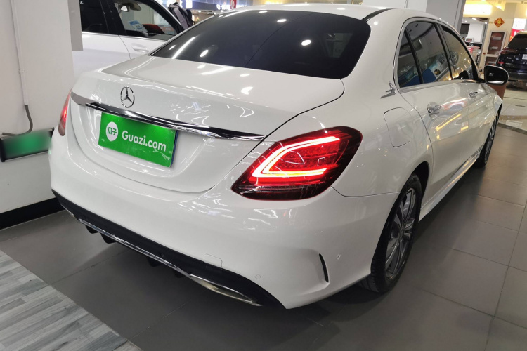 奔驰C级 2019款 C 180 L 时尚型运动版车身外观7