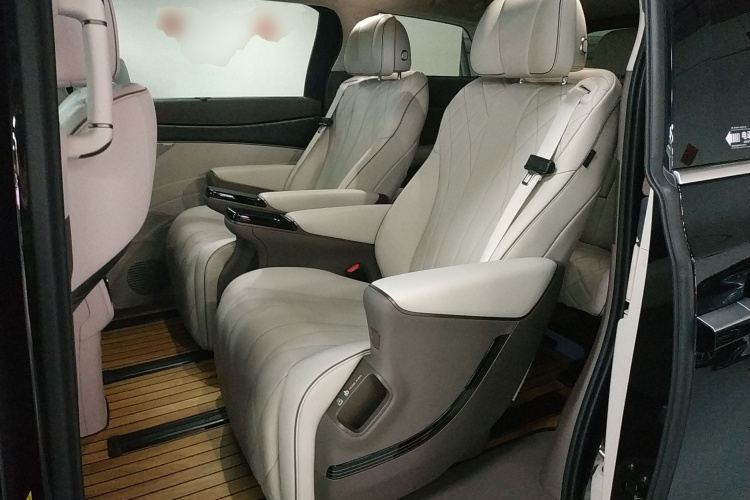 腾势D9 2023款 DM-i 965 尊享型中控内饰21