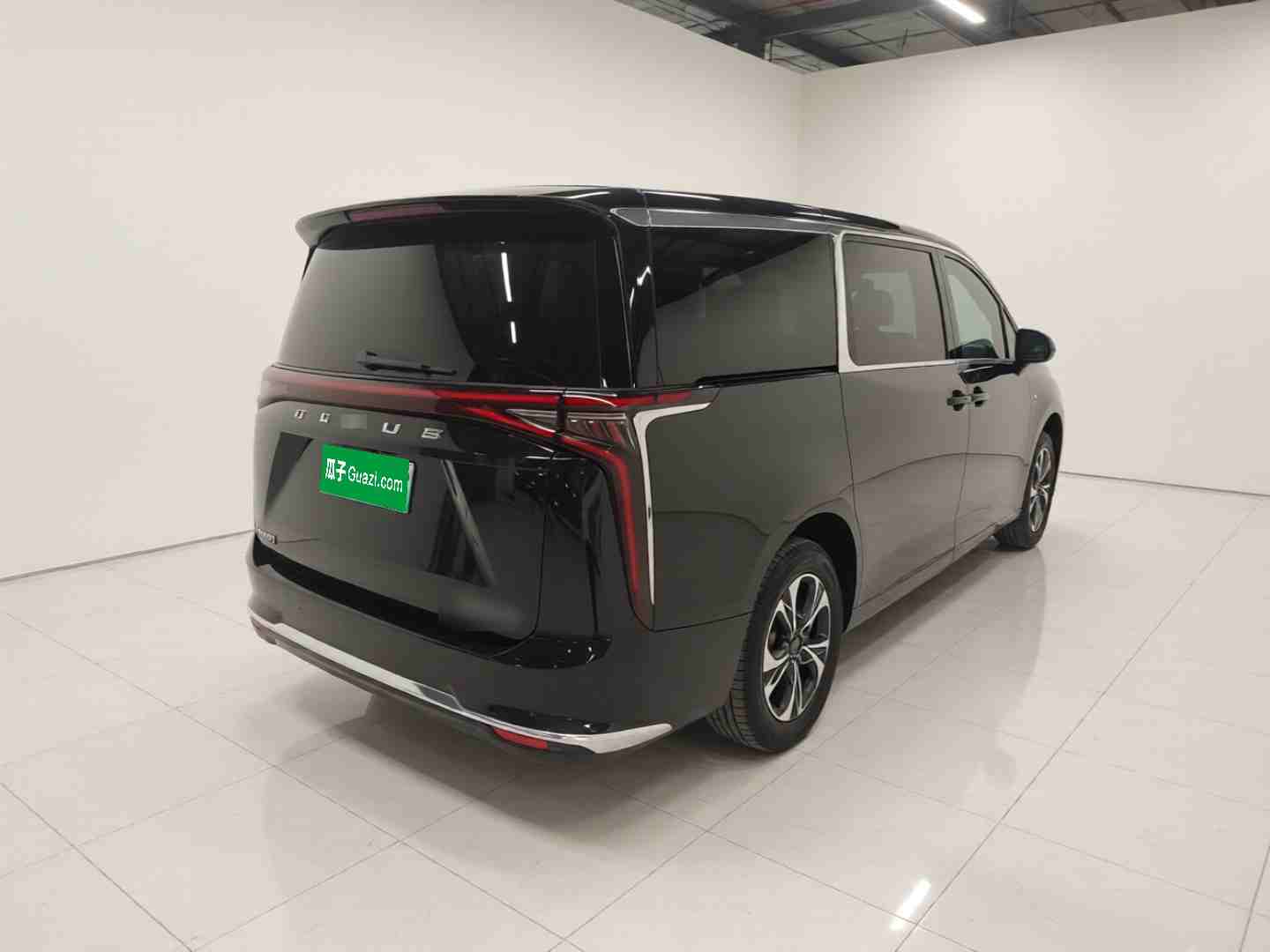 车辆右后45度外观展示