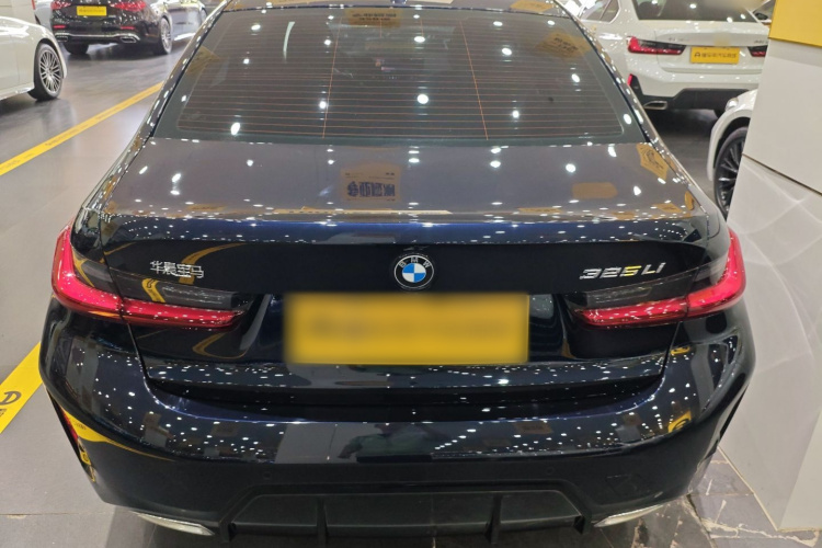 宝马3系 2025款 325Li M运动套装车身外观6
