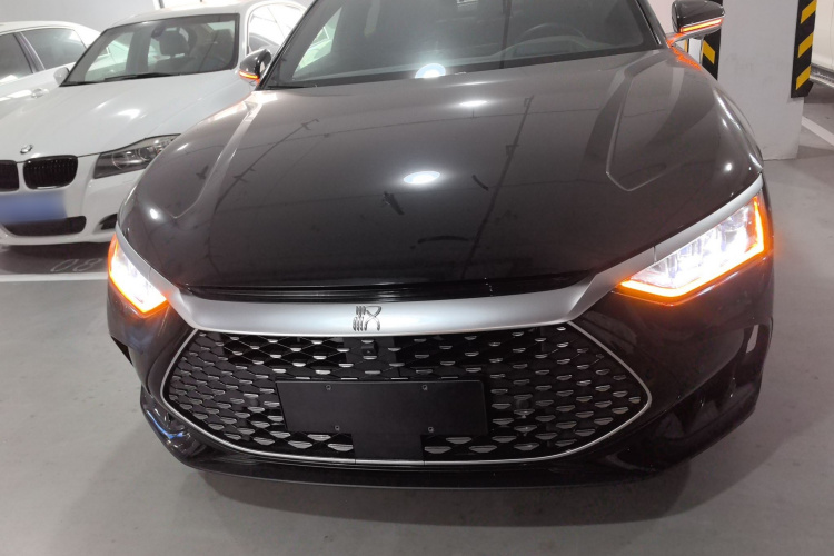 比亚迪 汉 2024款 DM-i 荣耀版 121KM 尊享型车身外观2