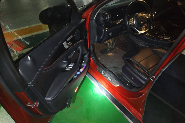 奔驰E级 2019款 E 300 L 运动豪华型中控内饰20