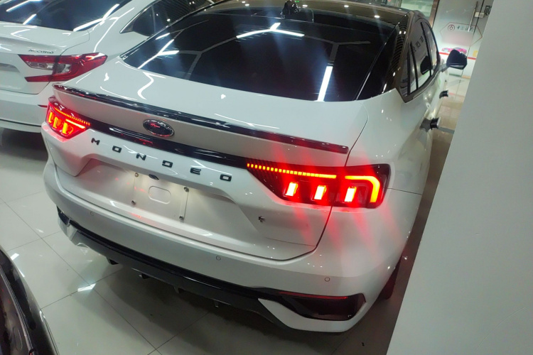 福特 蒙迪欧 2023款 EcoBoost 245 ST-Line车身外观7