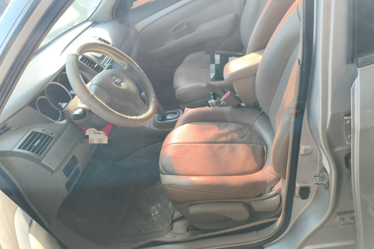 日产 轩逸 2012款 经典 1.6XE 自动舒适版中控内饰19