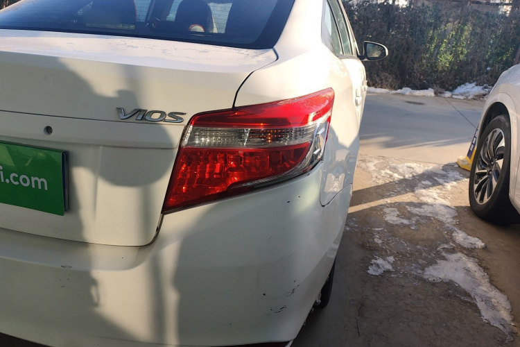 丰田 威驰 2014款 1.5L 手动智尚版车身外观9