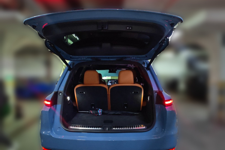 理想汽车 理想L9 2022款 Max中控内饰23