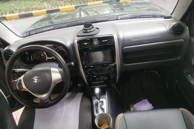 铃木 吉姆尼 2015款 1.3 AT Mode3导航版中控内饰12