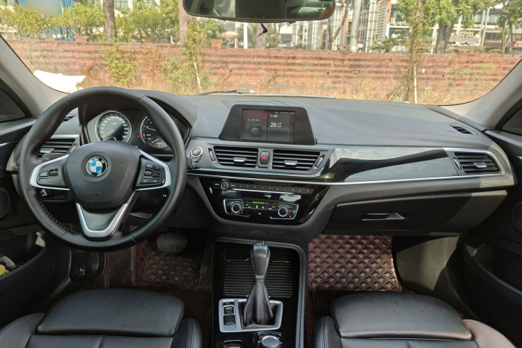 宝马1系 2018款 118i 运动型中控内饰7002